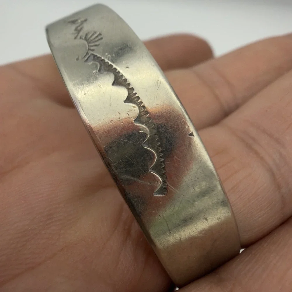 Vintage Native American Navajo HAND STAMPED silver Bracelet 7.25 in